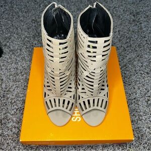 Shoe Republic Heels Sz 5.5